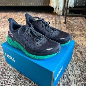 Hoka Clifton 8, size 7